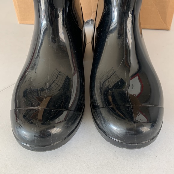 UGG Shaye Rain Boots in Black - Picture 5 of 13